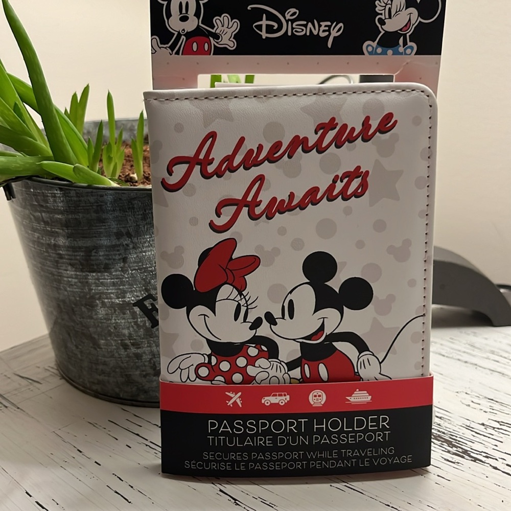 New Mickey & Minnie Passport Holder